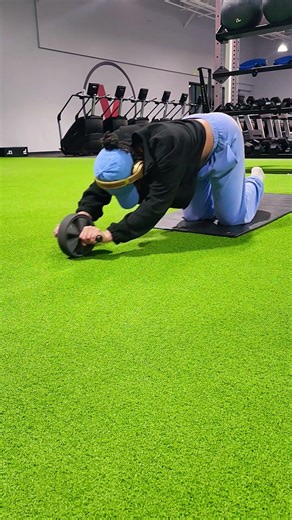 V-Line exercise #vline #deepcore #abs #abwheelrollouts #fitness #wellness #workout