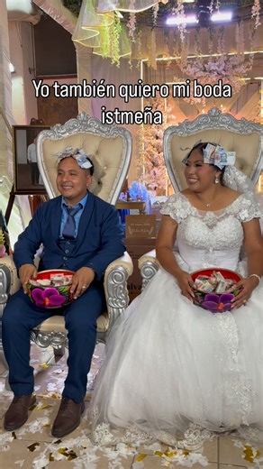 Una boda tradicional en Juchitan de Zaragoza 🤍✨ @__lidia.23 . #juchitan #oaxacacity #tradiciones #juchitán #bodas | Forever Wedding