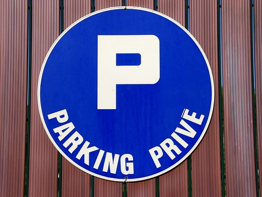 Enlever une voiture d’un parking privé : ce qu’il faut savoir