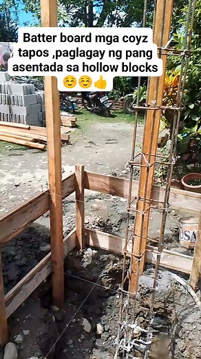 Usapang lay out mga coyz..batter board /pang asintada sa hollow blocks..tips para sa madaliang tarbaho mga coyz..sana makatulong☺️☺️👍🥰 #layout #batterboard #construction | coyz builderz