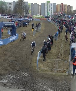 Jaw-dropping finish! 😯 France and Great Britain gave us an exciting final sprint in the UCI #CycloCross World Championships Mixed Team Relay last year. 🔥 Les Bleus will be looking to retain their title on home soil in 2025! 🇫🇷 #Lievin2025 | UCI Cyclo-cross