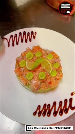 Tartare de saumon et sur son crémeux d’avocat 🔥🔥 #lemphase #food #brasserie #cuisine #chessy