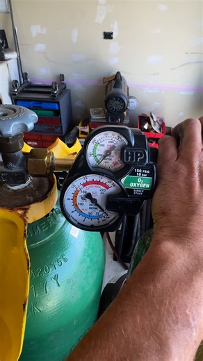 How to install oxygen and acetylene regulators | Meltin Metal Welding