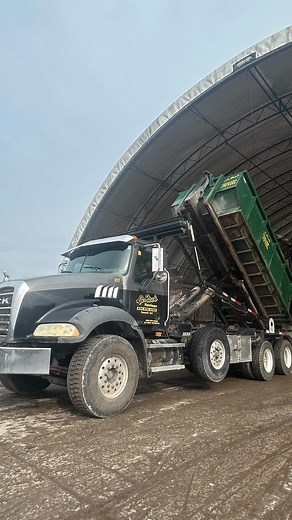 Bin rentals? Check. Garage transfer? Check. Hauling all day, every day? ✔️ Waste Disposal Containers – Sizes ranging from 40 Cubic Yard to 4 Yards. Call us today to book your rental. #larueshaulage #keswickontario #binrental | LaRues Haulage