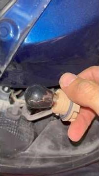 Cómo quitar focos de stop/cuarto al Chevrolet Aveo 2022