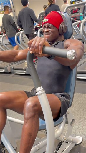 Chest press machine #chestpressmachine #chestpresstips #gymtip #fitnesstips #chestworkout