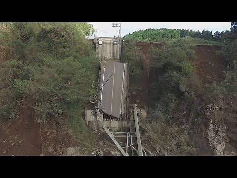 土砂崩れで阿蘇大橋崩落 熊本、全半壊１７００棟超－ドローン撮影
