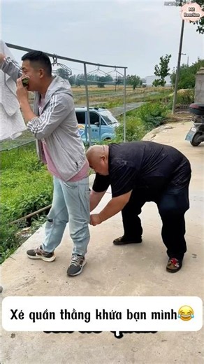Pulling down my friend's pants to use as a rag 😂😂😂🤪