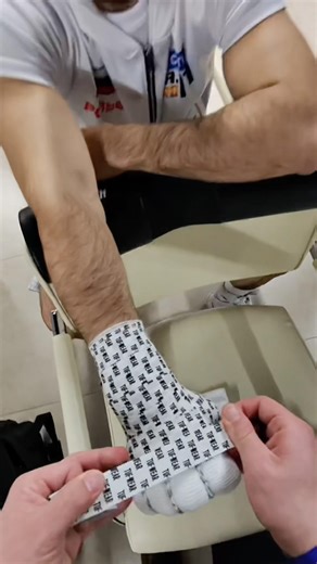 Professional boxing handwrap #cutman227 #handwrapping #cutman227tutorial #professionalboxing