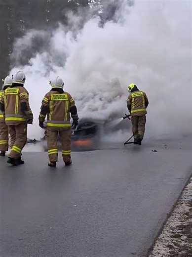 Volvo w płomieniach z rana OSP Łowisko oraz OSP Górno wkracza do działania po opanowaniu sytuacji dociera z pomocą JRG RZESZÓW 3😄 #pożar #osp #dlaciebie #fyp #podkarpacie @Kuba 🚒👨‍🚒👨‍🚒 @fotografia_ratownicza_rze @radek09 @📸Fotografia Ratownicza K.B🚒 @Leżajsk alarmowo 🧑‍🚒🧑‍🚒 @lukasz1998wojd @fotografia_ratown97