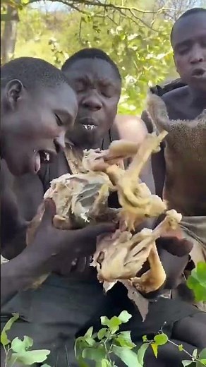 A Glimpse into the Traditional Tribal Lifestyle and Culture#TribalFood #WildSurvival #PrimitiveLife