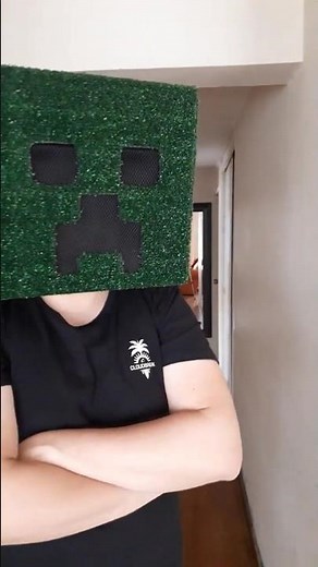 Como hacer una Máscara de Creeper DIY/ Manualidad de Minecraft La Película TUTORIAL MUY PRONTO...