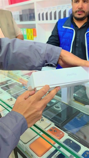 iPad Pro M5 Unboxing and Heavy Gaming Performance