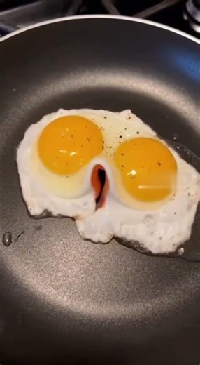 This Scrambled Egg is ALIVE! 😱 #shortvideo #viral