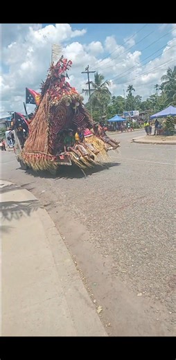 Today's float Haus Tambaran #Maprik #EastSepikProvince #50thIndependenceAnniversary | Wewak Capture