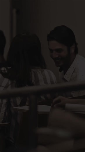 ‏بعينك صد عليه بس بضميرك شوف