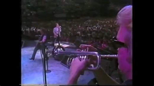 Billy Joel - Tell Her About It 1983 (Live '84) | memory music