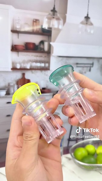 This lemon squeezer is a game changer #kitchenhack #kitchengadgets #limesqueeze #TikTokMadeMeBuylt #KitchenHacks #JuiceSqueezer #LemonSqueezer #CitrusHack #TikTokShopFinds #HomeChefEssentials #EasyCookingTools #ViralKitchenGadgets #MustHaveKitchen #CookingTips #JuicingTools #HealthyLivingHack #KitchenMustHaves #QuickKitchenFix#tiktokshopspringglowup #ttsdelightnow #spotlightfinds #tiktokshopcreatorpicks