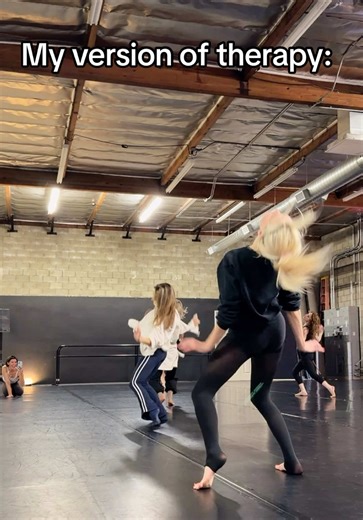 Some days are just hard. Not dramatic. Just heavy in that quiet way. So instead of staying in my head, I’m learning to move. To get back into my body. To breathe. To be here. I spend so much of my life thinking and holding everything together. But when I’m present with myself, I can be present with her. And that’s the goal. Healing doesn’t always look like talking. Sometimes it looks like dancing. Choreo by Aleksandra Suslina