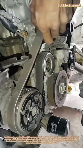 Démontage de la courroie d'entraînement : utilisation d'un tendeur avec un outil manuel de base