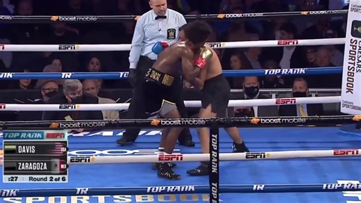 Keyshawn Davis Delivers Stunning Body Shots in Epic Fight