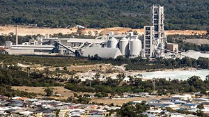 Locals rally against Cockburn Cement