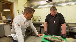 Am Campingplatz "Eiderhafen Lexfähre" steht der gelernte Koch Thomas in der Küche. Als Testessen bereitet er für Mike Süsser einen Eiderzander auf Gemüse und Rosmarinkartoffeln zu. Kann dieses Gericht den Profi überzeugen?🤨 #Clip #MeinLokalDeinLokal | Mein Lokal, Dein Lokal