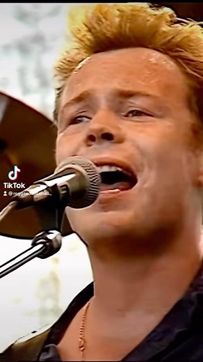 1.4K views · 37K reactions | UB40 - Red Red Wine #ub40 #reggae #reggaedancehall #reggaemusic #reggaelovers #reggaelove #jamaicanmusic #redredwine #birmingham #jamaicanmusic #reggaeartist #music | REGGAE DANCEHALL | Facebook