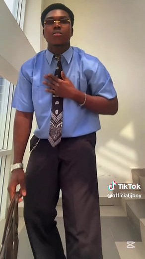 How to Tie a Bandana: Easy DIY Tutorial