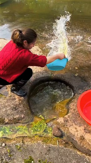 This Small Rock Hole Was Hiding so many Fish.😱🐟, No Net, Just Hands....🎣Purely Village Fishing Vibes