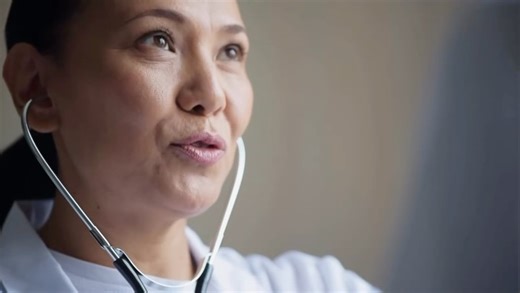 With so many symptoms in common, it can be hard to tell the difference between a cold and the flu. But these two illnesses are caused by different viruses, and there are some differences in how they present. Here’s how to tell which is which. | Cleveland Clinic