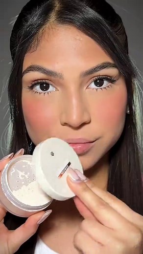 Soft Kiss Lips Tutorial: Perfecting Your Lip Combo