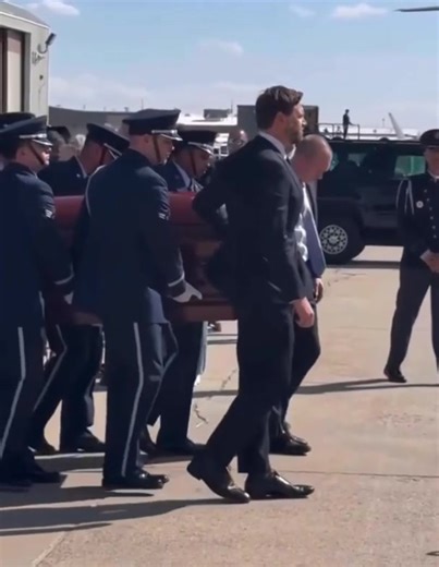 10K views · 239 reactions | Vice President Vance assisted the pallbearers carrying "Civilian" Charlie Kirk’s casket onto Air Force 2 | Steve Jones | Facebook