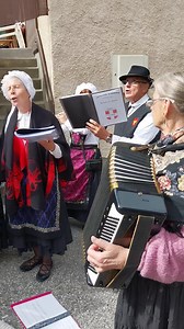 TRES BELLE CHANSON interprétée par le groupe folklorique Les Patoisants de l'Albanais de Rumilly (Haute Savoie-France). Vidéo : Alain Mollo | La Place du Village