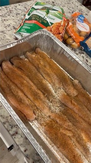 Key to some good fried fish is the breading. Stay tuned super crispy and seasoned to. 👩🏾‍🍳