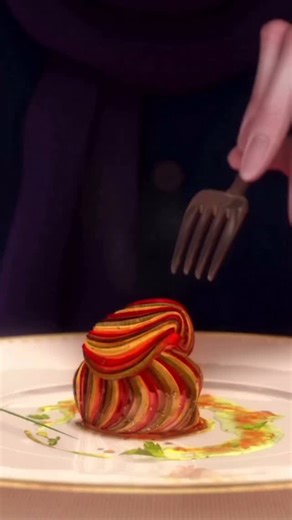 El célebre chef Anthony Bourdain consideraba #Ratatouille como su película preferida sobre el universo de la gastronomía: “Han captado bien la comida, las reacciones y los pequeños detalles, hasta las quemaduras rosas apenas perceptibles en el antebrazo de uno de los personajes. Creo que capturó un amor apasionado por la comida como muy pocas películas lo han hecho”. 👩‍🍳🐀 ¿Es la historia de la rata cocinera Remy también uno de tus títulos favoritos de Pixar? | Esquire Spain