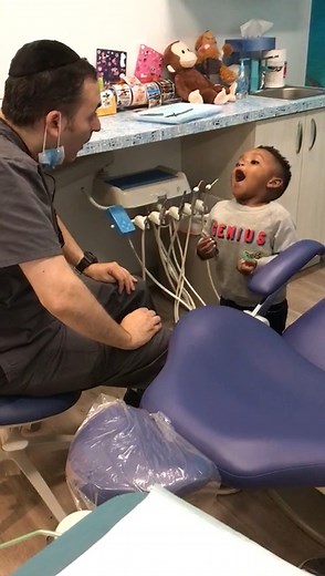 213K views · 9.5K reactions | Amazing dentist puts nervous kid at ease with magic tricks #wholesome #parents #parenting #family #magic #cute #dentist | Dadsnet | Facebook