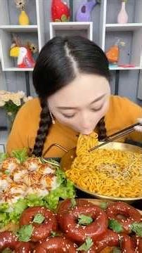 发10包,我吃的2包,细面也很劲道,辣酱偏咸口,甜味不明显,中辣,口感更中式,这款可以泡可以煮 #白象 #火鸡面 #短视频带货王