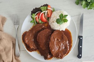 Posta cartagenera en su salsa negra, una exquisita receta de carne colombiana
