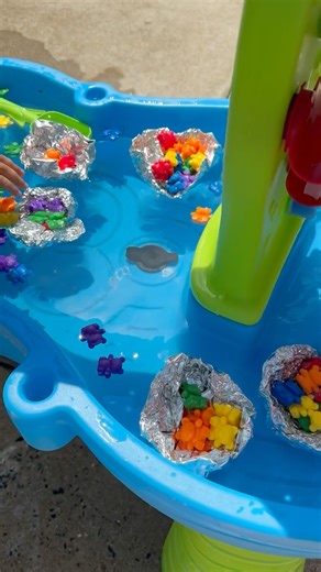 Water Table Counting Bears Boats | Kids’ Activities with Random Household Objects Part 14