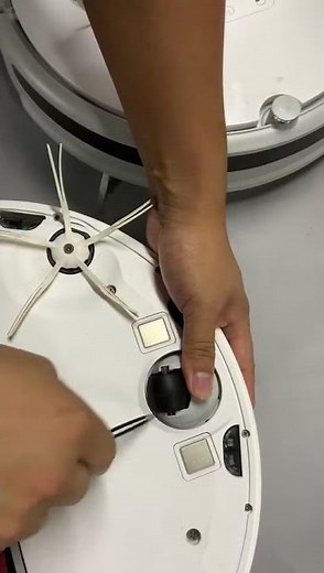 How to uninstall the front wheel for Roborock S6/S5 Max