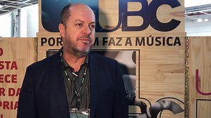 A UBC está no Music Trends Brasil para conversar com diversos profissionais do mercado da música. Conversamos com Marcelo Castello Branco, diretor executivo da UBC - União Brasileira de Compositores; e Roberta Pate, responsável pelo departamento de relacionamento com artistas e gravadora do Spotify Brasil. Confira alguns assuntos abordados no vídeo: - Reorganização da indústria e os ganhos com direitos autorais - O valor da música na era digital - A quais discussões o artista deve estar atento? 