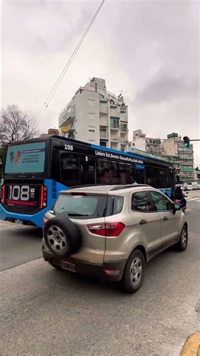 Moderna unidad de la línea #108 a gnc por la avenida San Martín #shorts #devoto #buenosaires #buses