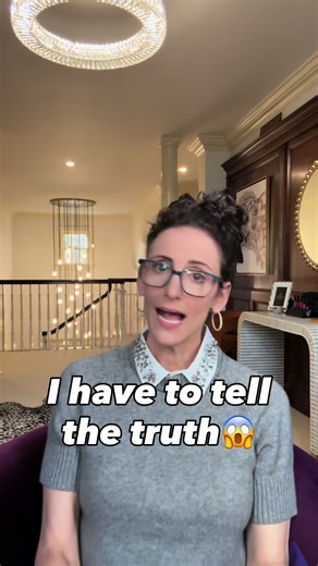 It’s time to tell the truth. ❄️🔥 Winters can’t be blondes — and this comes down to undertone harmony, not preference. Yes, blonde hair can look great in royal blue, black, and jewel tones. But what’s often happening is this: the hair is popping, while the face is being sacrificed. In professional color analysis, we don’t dress hair — we dress features. This is where harmony matters. Think of it this way: If I’m looking at a shape with no sharp edges, I don’t need to test whether it’s a square o