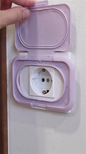 Don’t throw away your wet wipe caps! ⚡ Stick them on your power outlets — it’s a simple and genius way to protect kids from electric shocks and keep dust away! ✨ #wetwipecapreuse #poweroutletcover #lifehacks #parentingtips #homeideas | Quick TipZip | Facebook