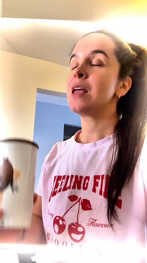 💛 Arranca mi reto real: 6 semanas para crear mi primer producto digital desde cero, sin gastar en tutorías, sin experiencia… y con mi bebé de casi 3 años pegada a mi pierna las 24/7. 😅🍼 No sé si estoy loca o inspirada, pero quiero mostrarte TODO: los errores, los enredos, los mini triunfos y esos momentos de “Sagrado Rostro, ¿qué hice?”. Si vos también querés emprender desde casa, pero sentís que no tenés tiempo, que no sabés por dónde empezar o que la vida de mamá no te deja ni respirar… seg