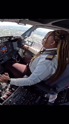 Viral Video Of A Female Pilot Landing An Aircraft #AbnTv #allbreakingnews #trendingvideo #trendingreelsvideo | ABN