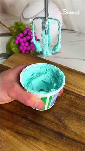 Smooth Frosting Hack ✨ #smooth #frosting #bakingtips