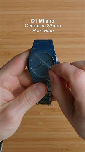 Look at this ALL ceramic watch 🔵 👀
