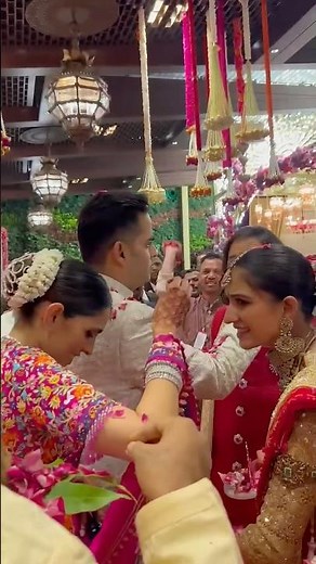 Shloka & Akash Welcome Newlyweds with Flowers 🌸👑 | Heartwarming Moment ❤️